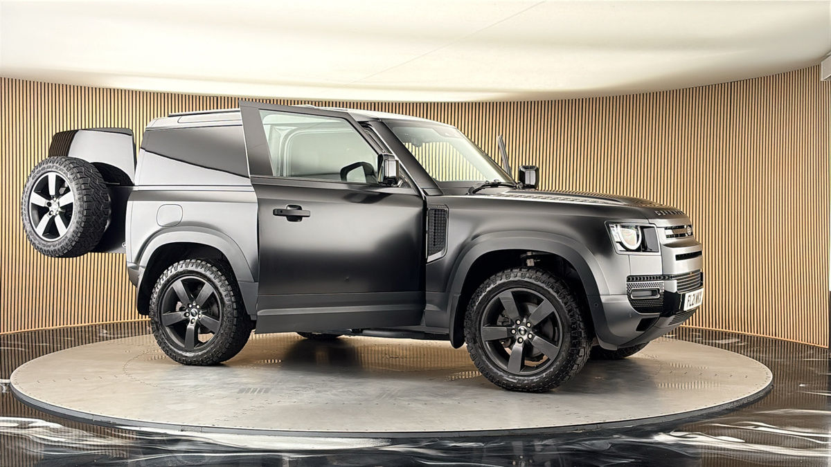 More views of Land Rover Defender 90