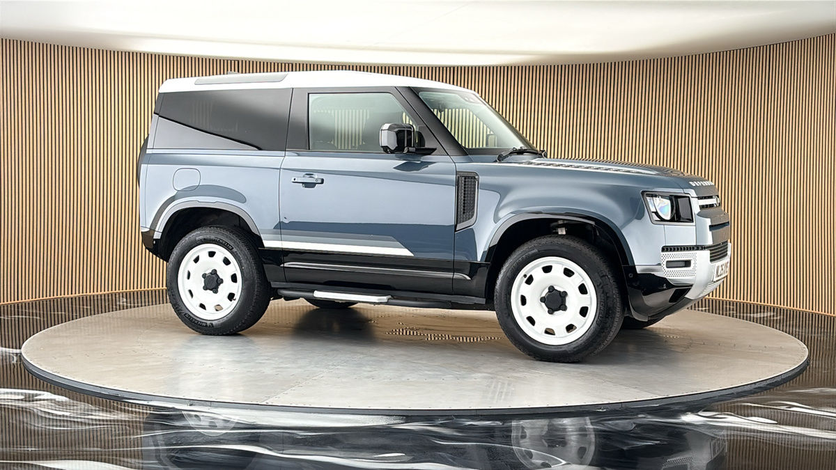 More views of Land Rover Defender 90
