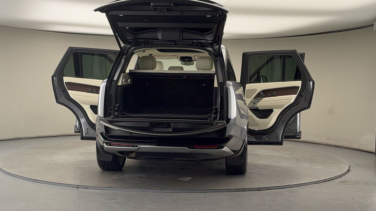 More views of Land Rover Range Rover