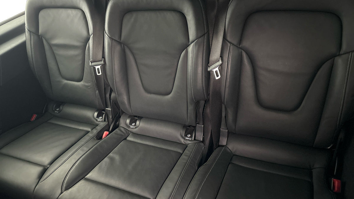 Mercedes-Benz V Class Image 25