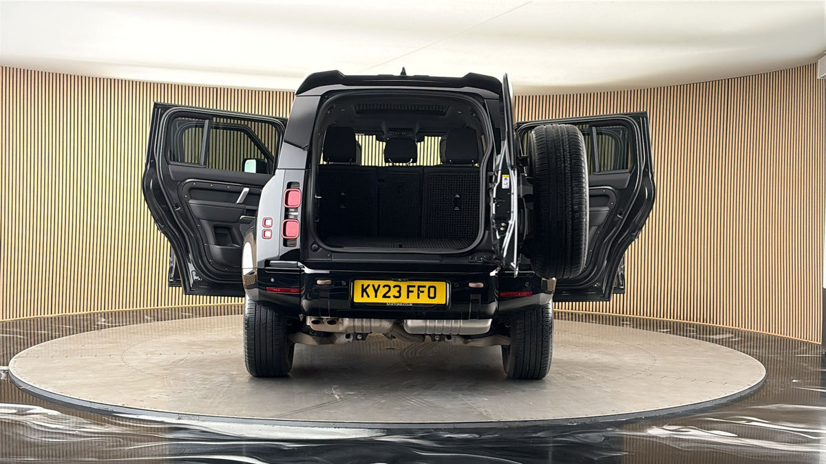 More views of Land Rover Defender 110