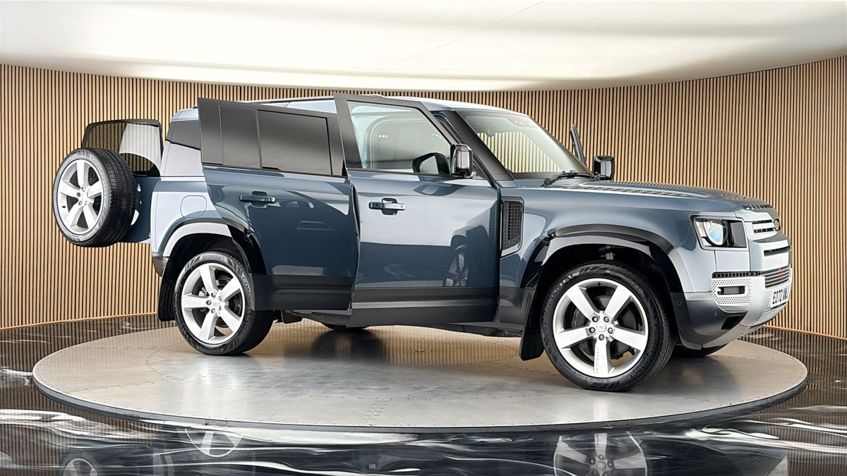 More views of Land Rover Defender 110