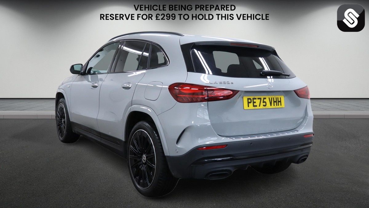 Mercedes-Benz GLA Image 3