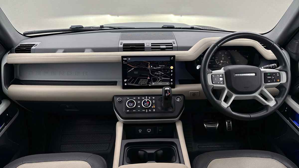 Land Rover Defender 90 Image 12