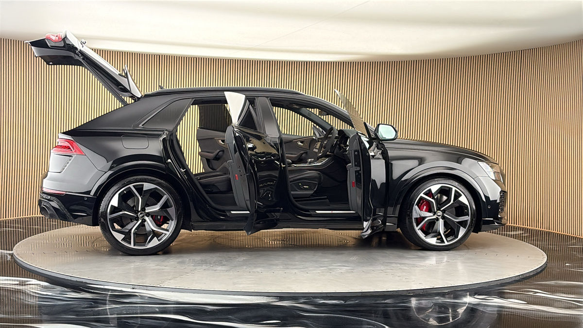 More views of Audi RSQ8
