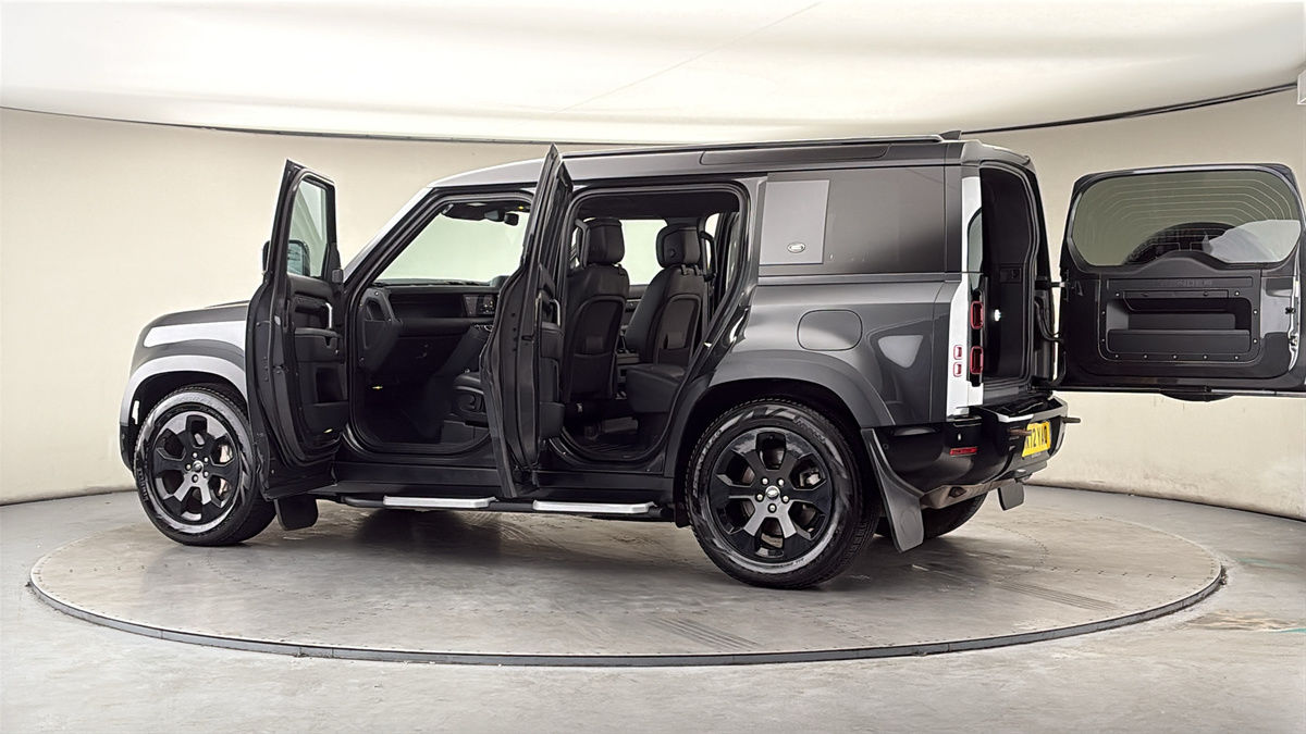 More views of Land Rover Defender 110