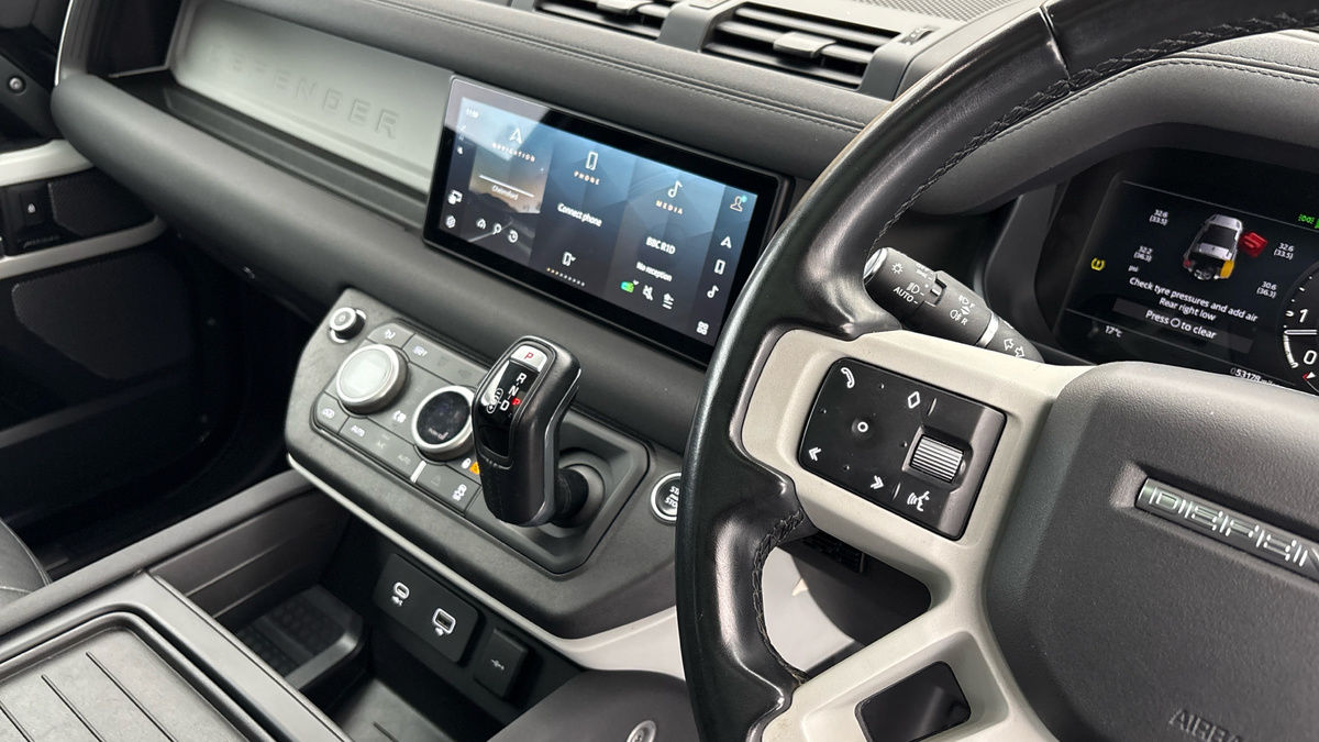 Land Rover Defender 90 Image 18