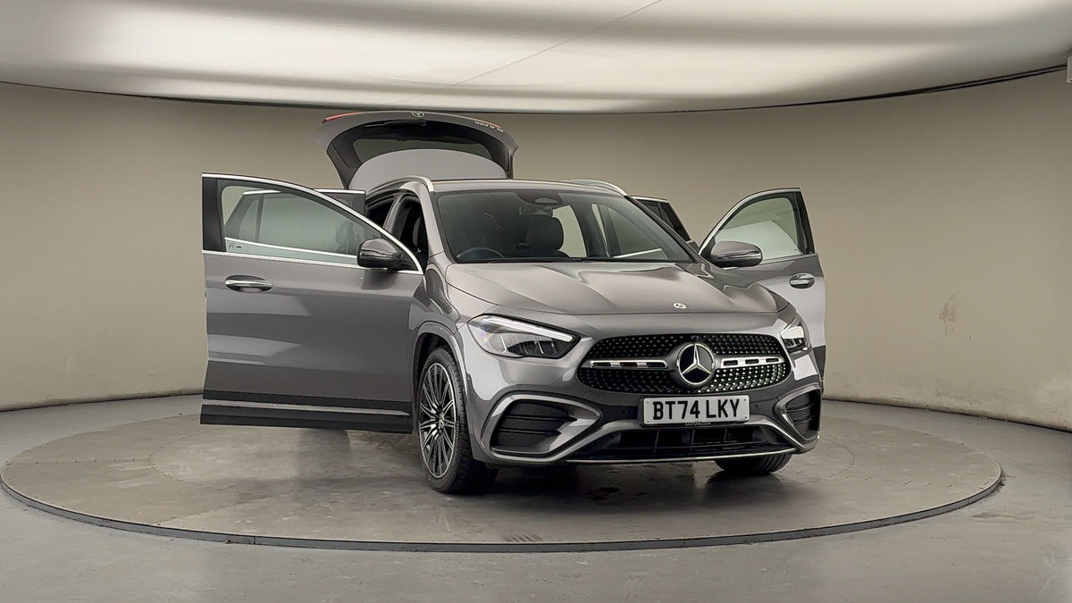 More views of Mercedes-Benz GLA