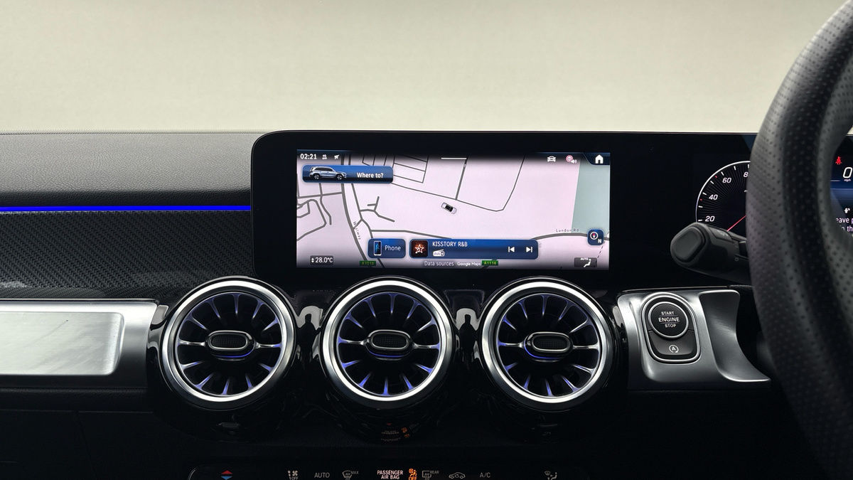 Mercedes-Benz GLB Image 17