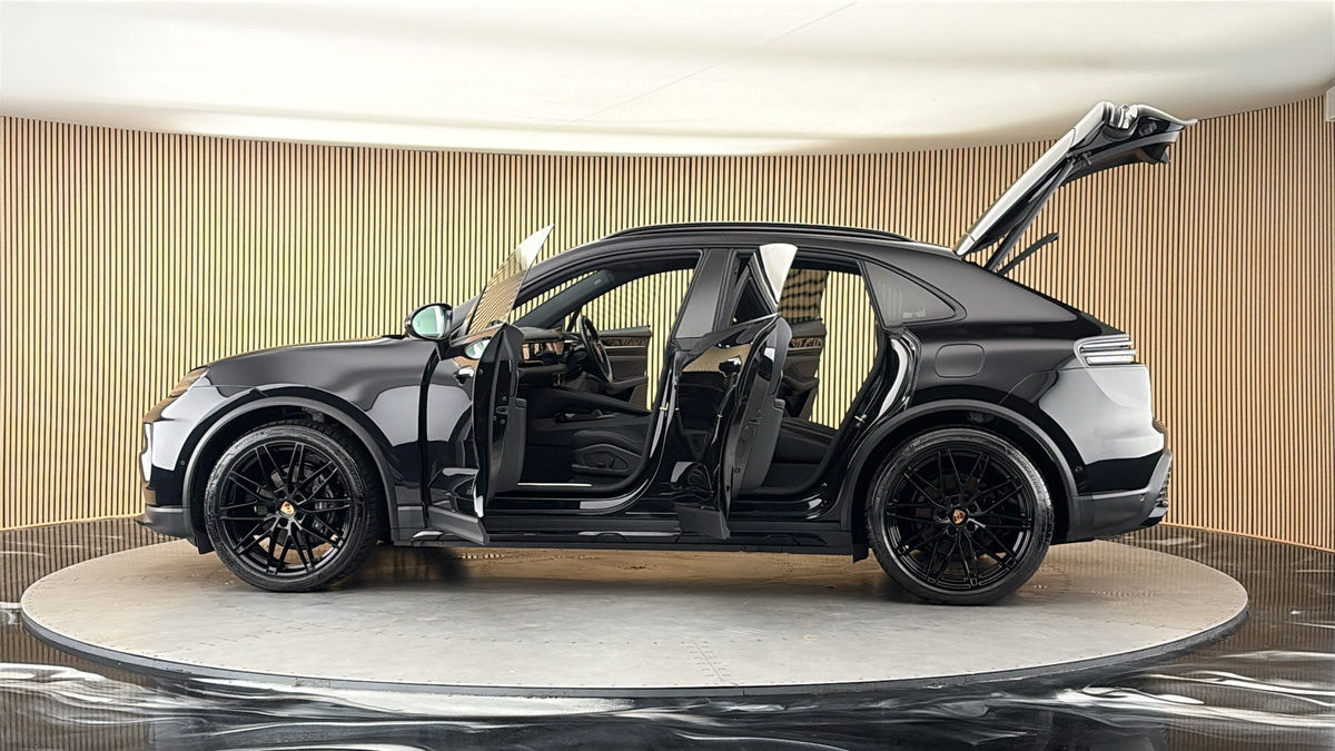 More views of Porsche Macan