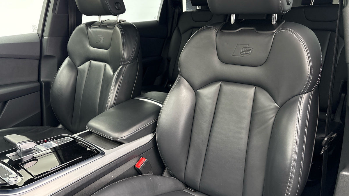 Audi Q7 Image 7