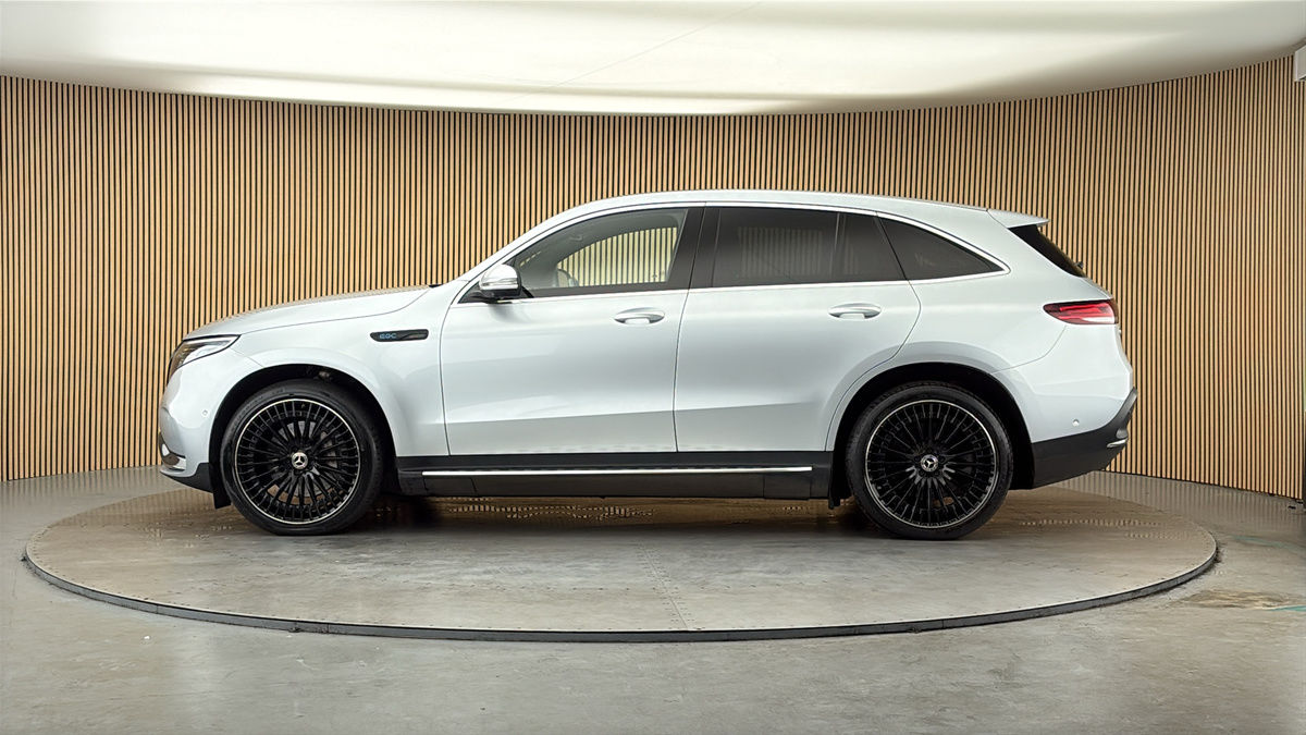 Mercedes-Benz EQC Image 15