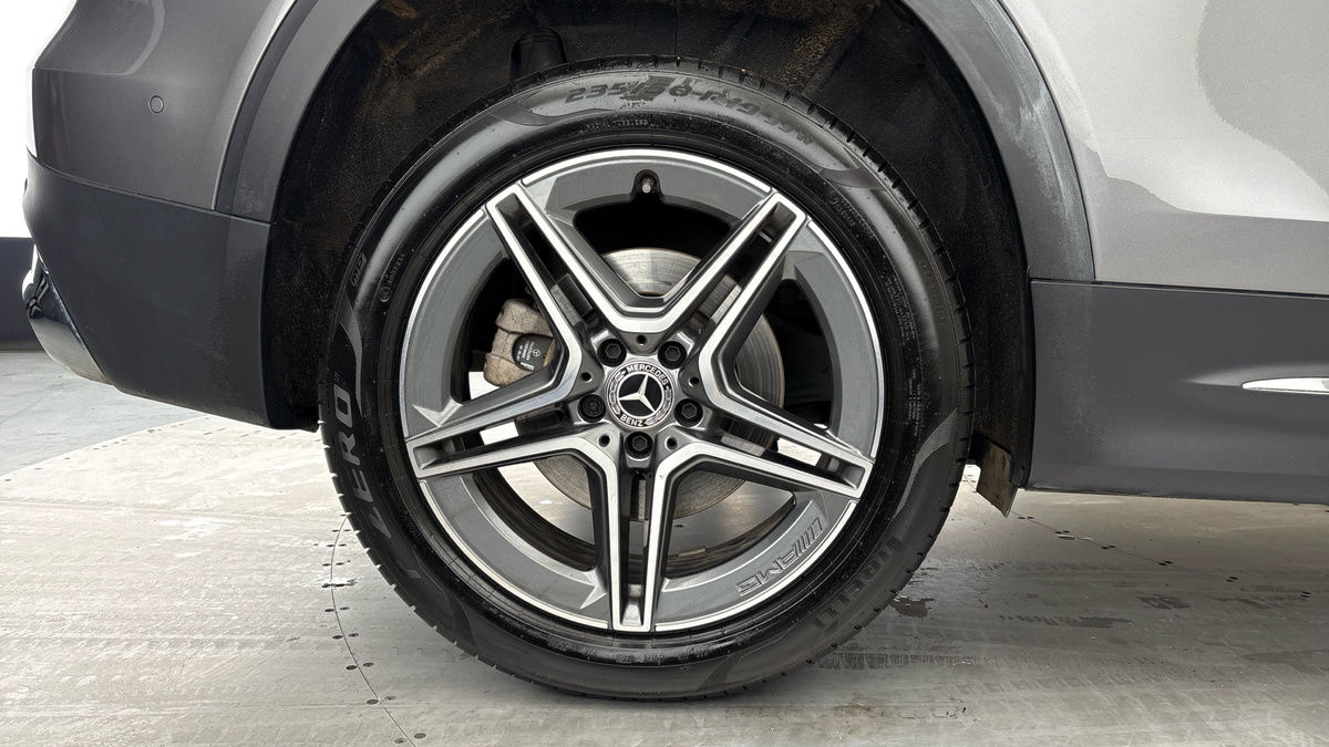 Mercedes-Benz GLB Image 10