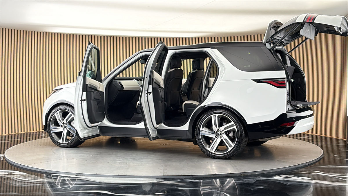More views of Land Rover Discovery