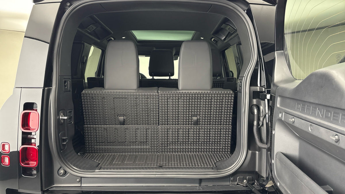 Land Rover Defender 110 Urban Image 11