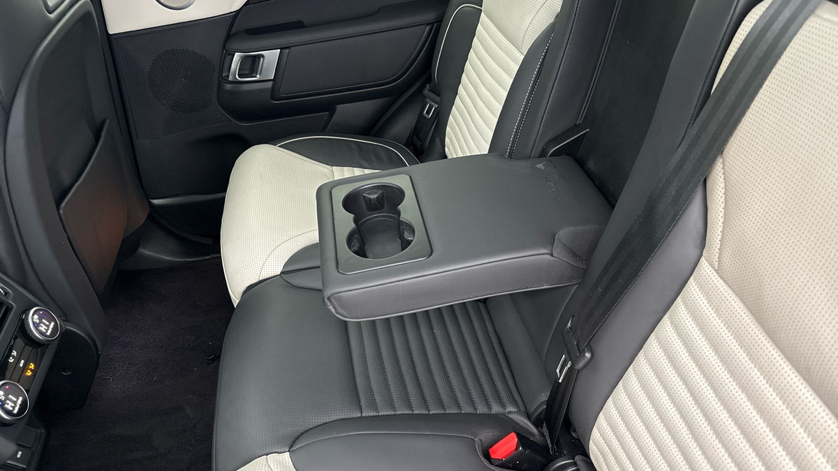 Land Rover Discovery Image 9