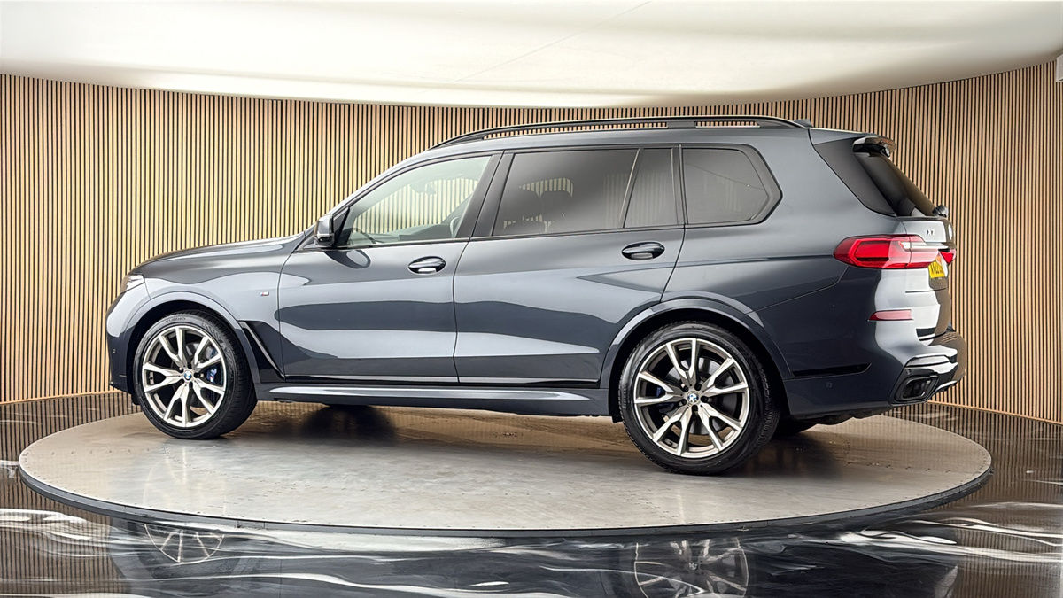 More views of BMW X7