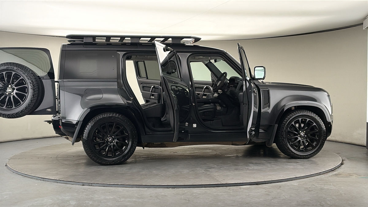 More views of Land Rover Defender 110