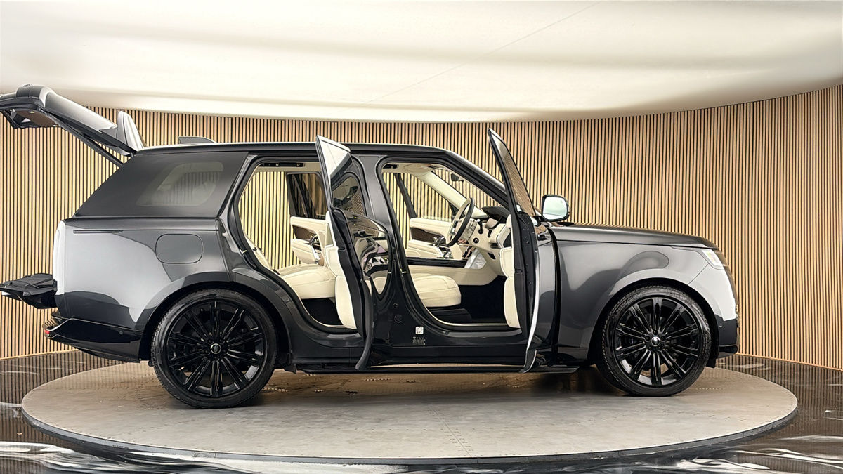 More views of Land Rover Range Rover