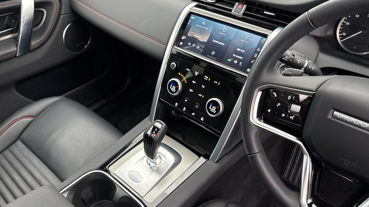 Land Rover Discovery Sport Image 18