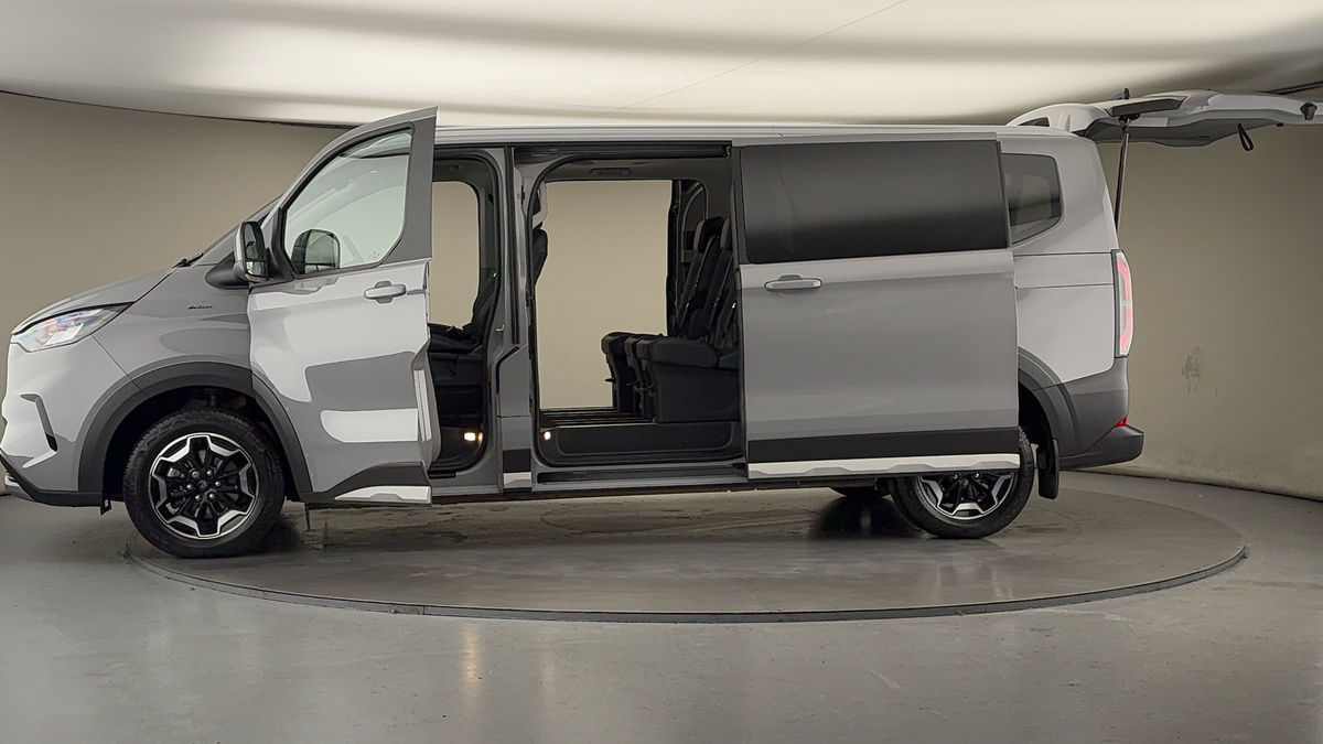 More views of Ford Tourneo Custom V710