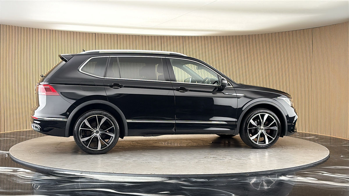 More views of Volkswagen Tiguan Allspace