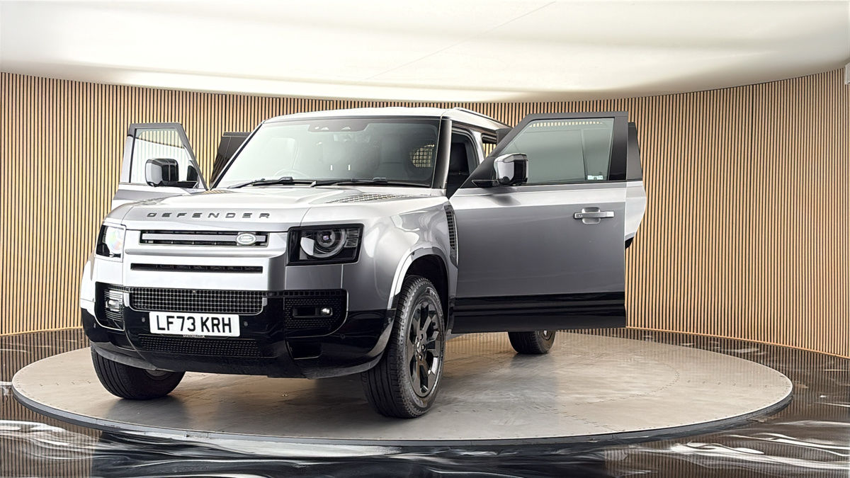 More views of Land Rover Defender 110