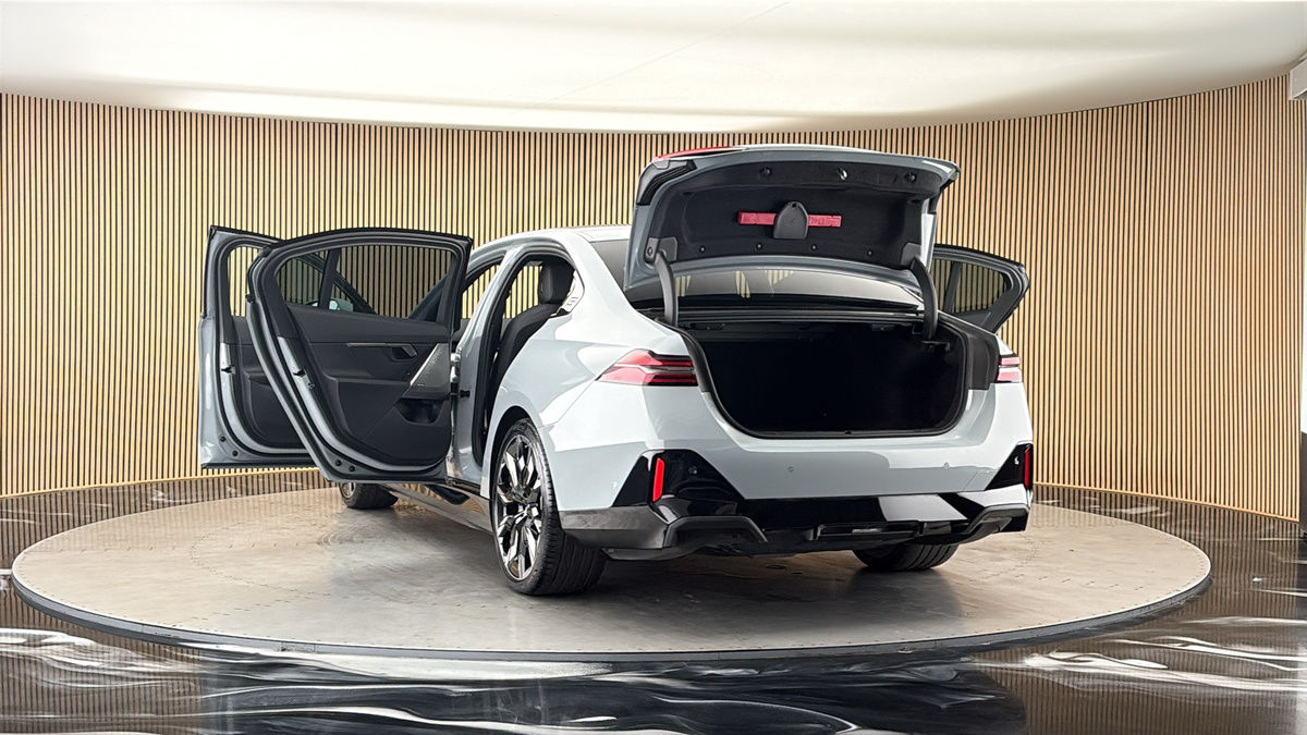 More views of BMW i5