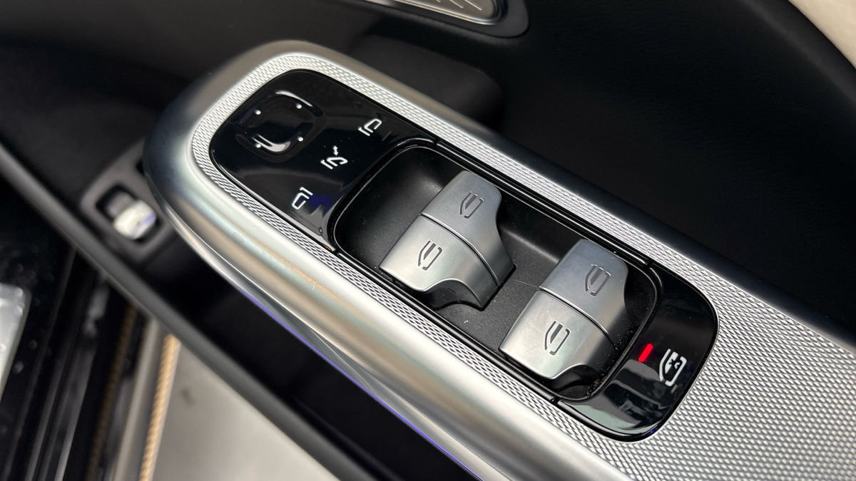 Mercedes-Benz E Class Image 25