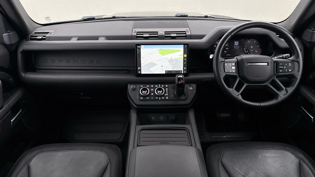 Land Rover Defender 110 Image 12