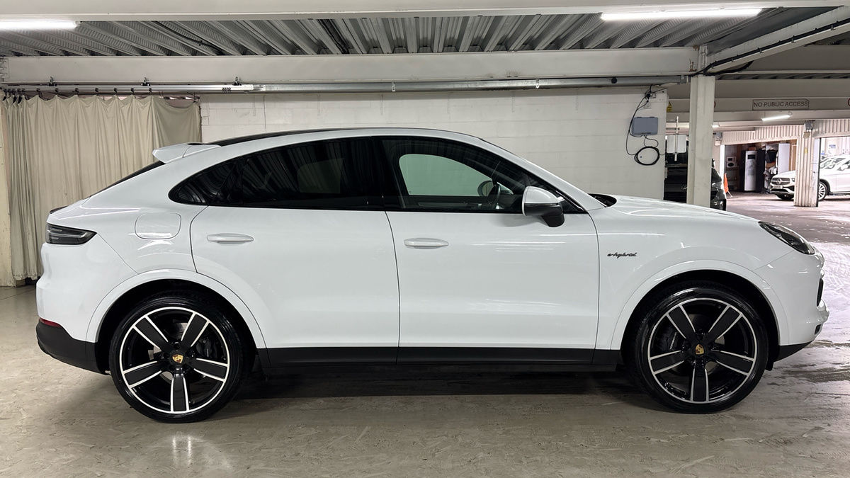 Porsche Cayenne Image 16