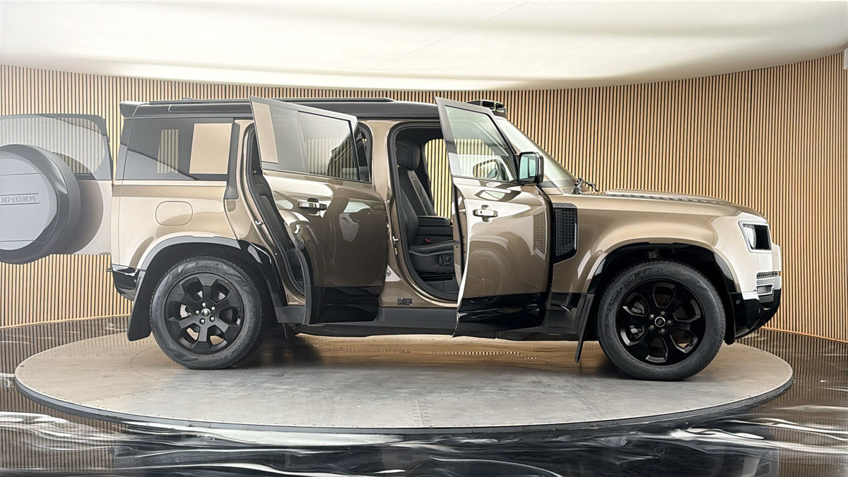 More views of Land Rover Defender 110