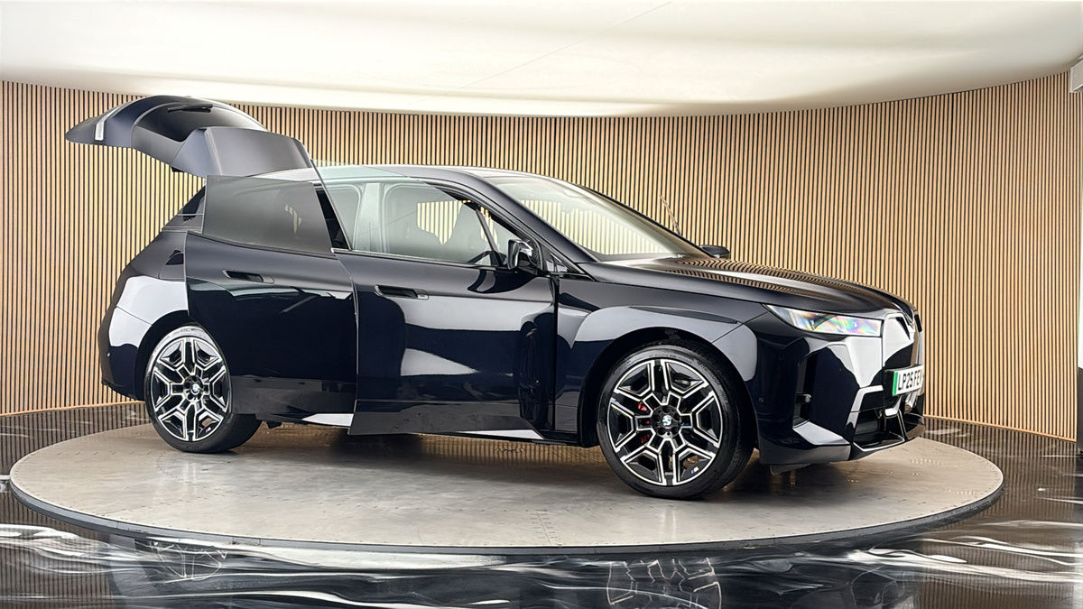 More views of BMW iX