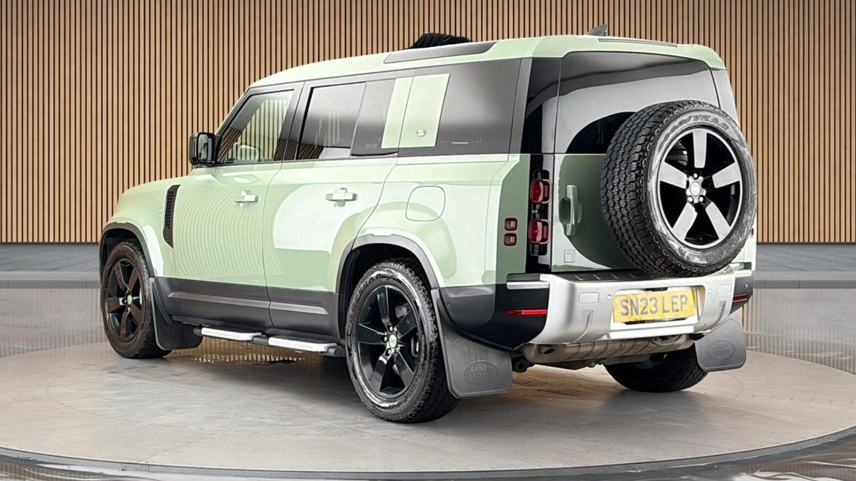 Land Rover Defender 110 Image 2