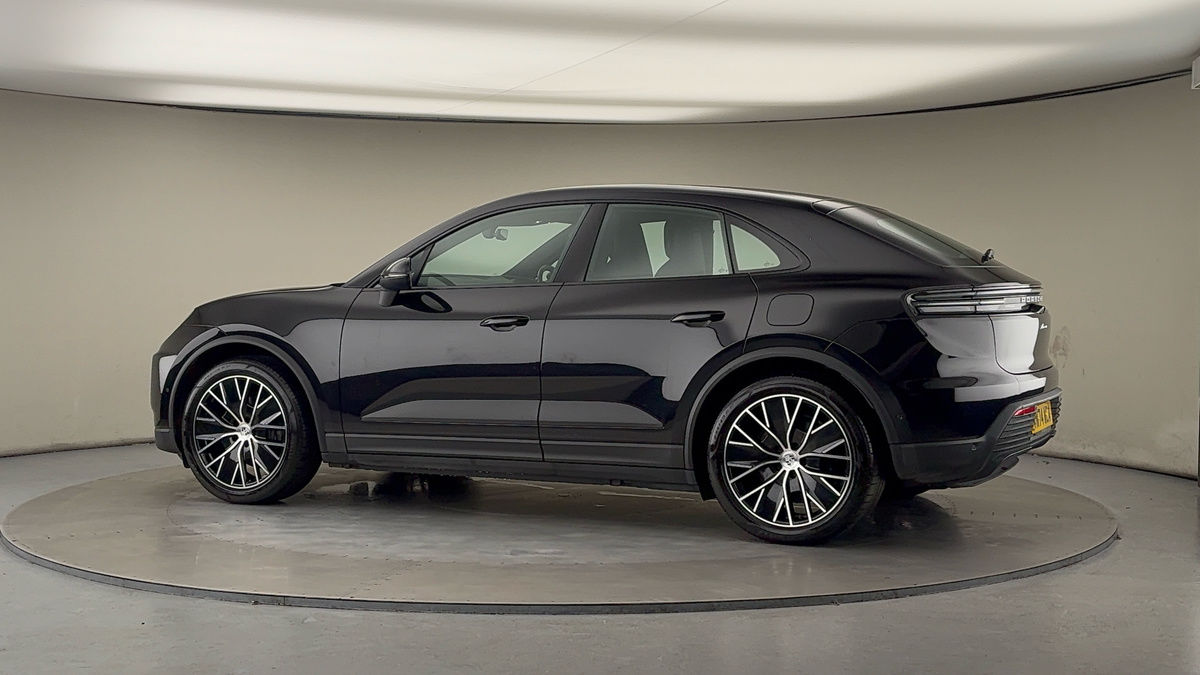 More views of Porsche Macan
