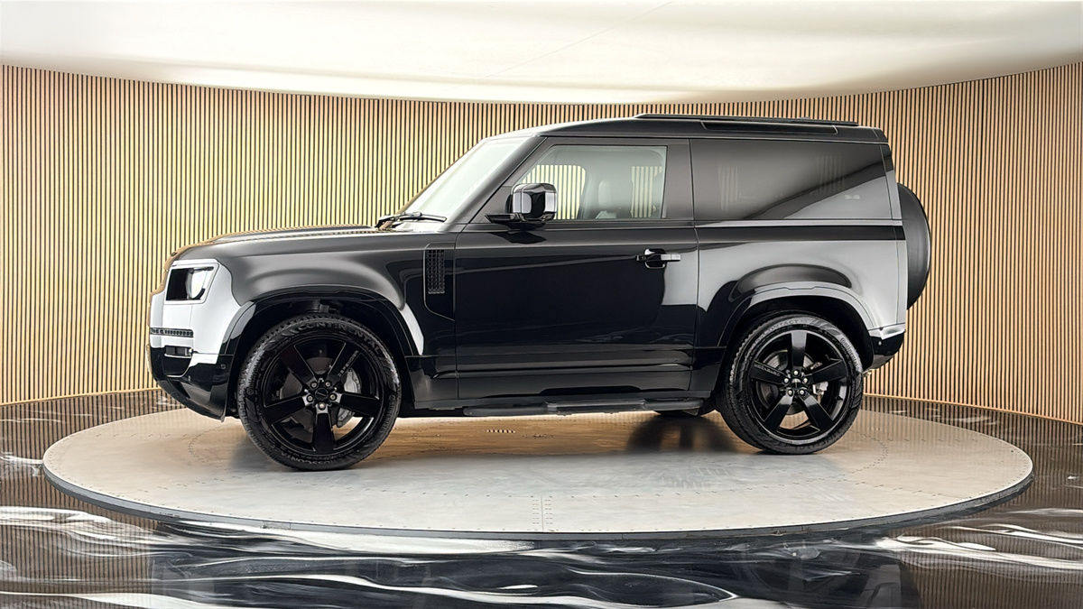 More views of Land Rover Defender 90