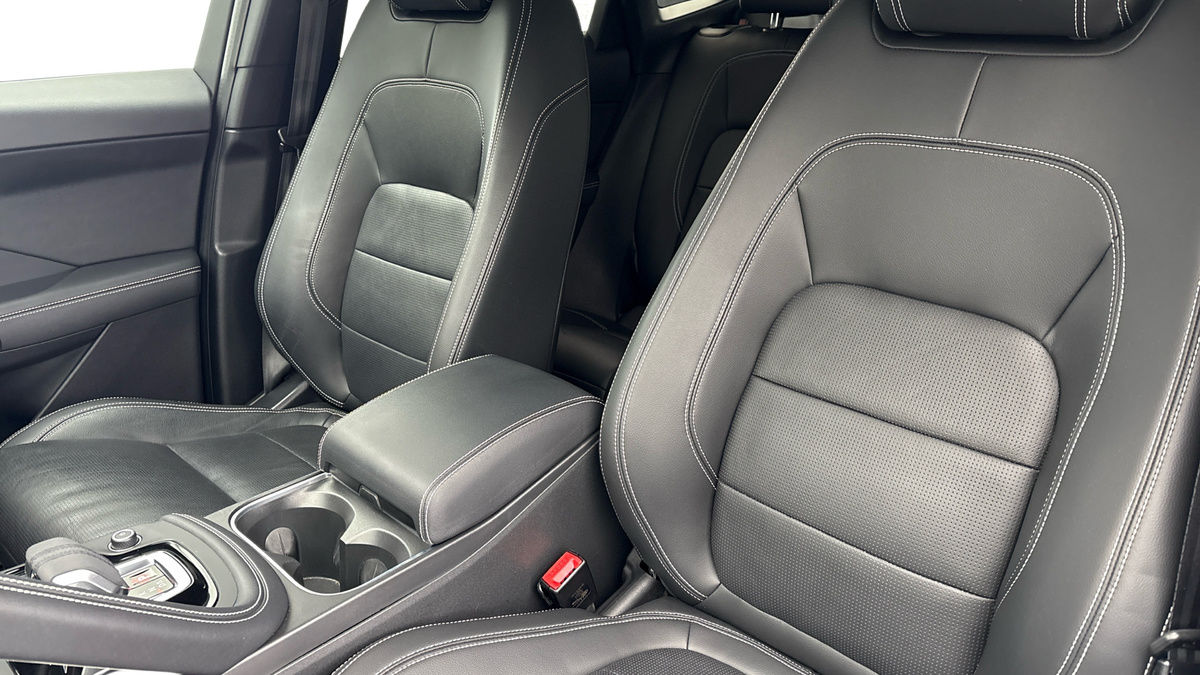 Jaguar E-PACE Image 7