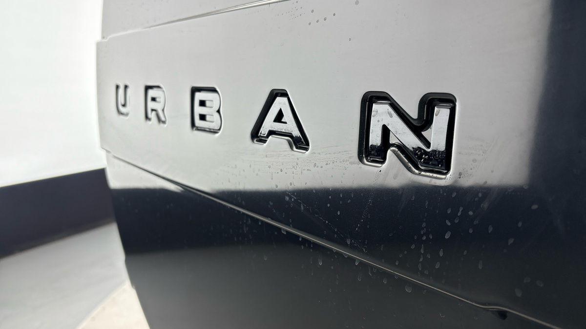 Land Rover Defender 130 Urban Image 28