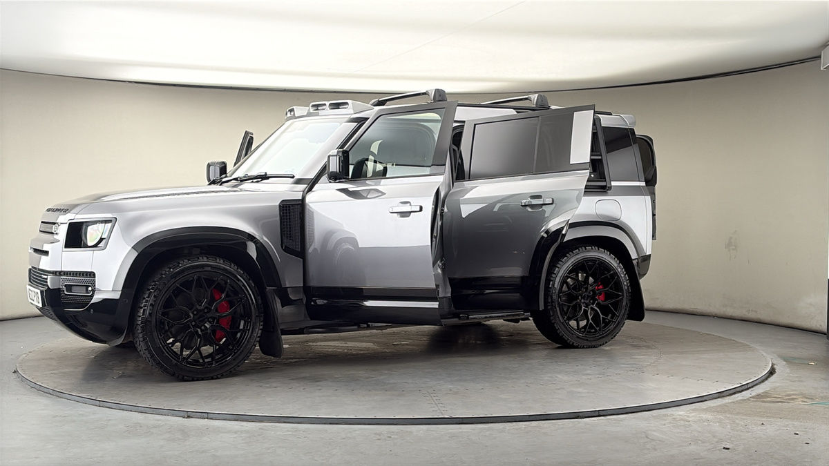 More views of Land Rover Defender 110