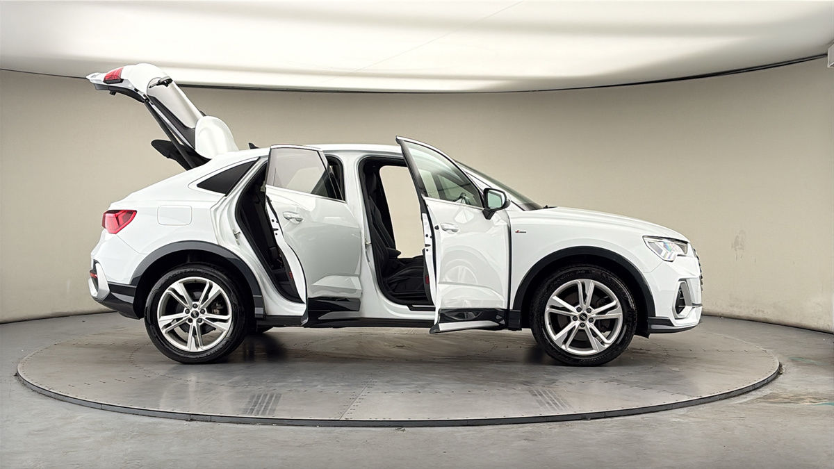 More views of Audi Q3