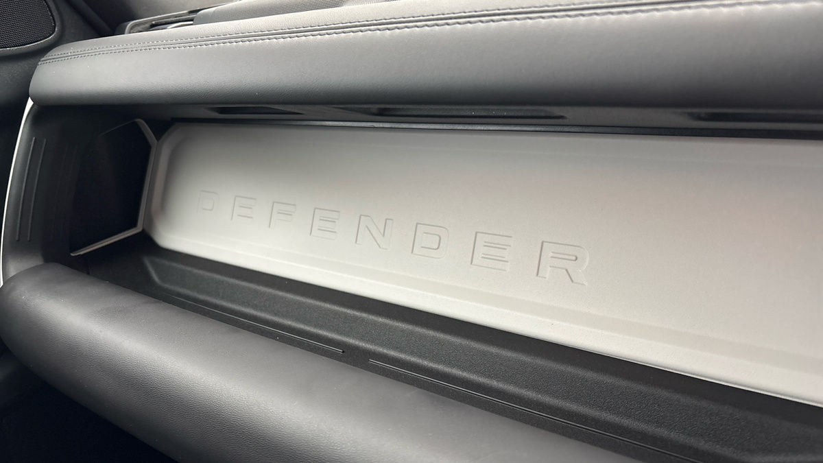 Land Rover Defender 90 Image 32