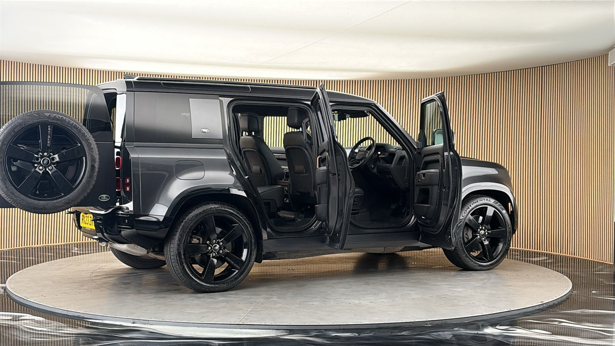 More views of Land Rover Defender 110