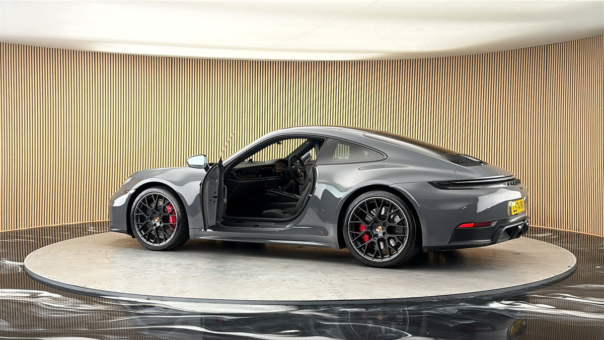 More views of Porsche 911