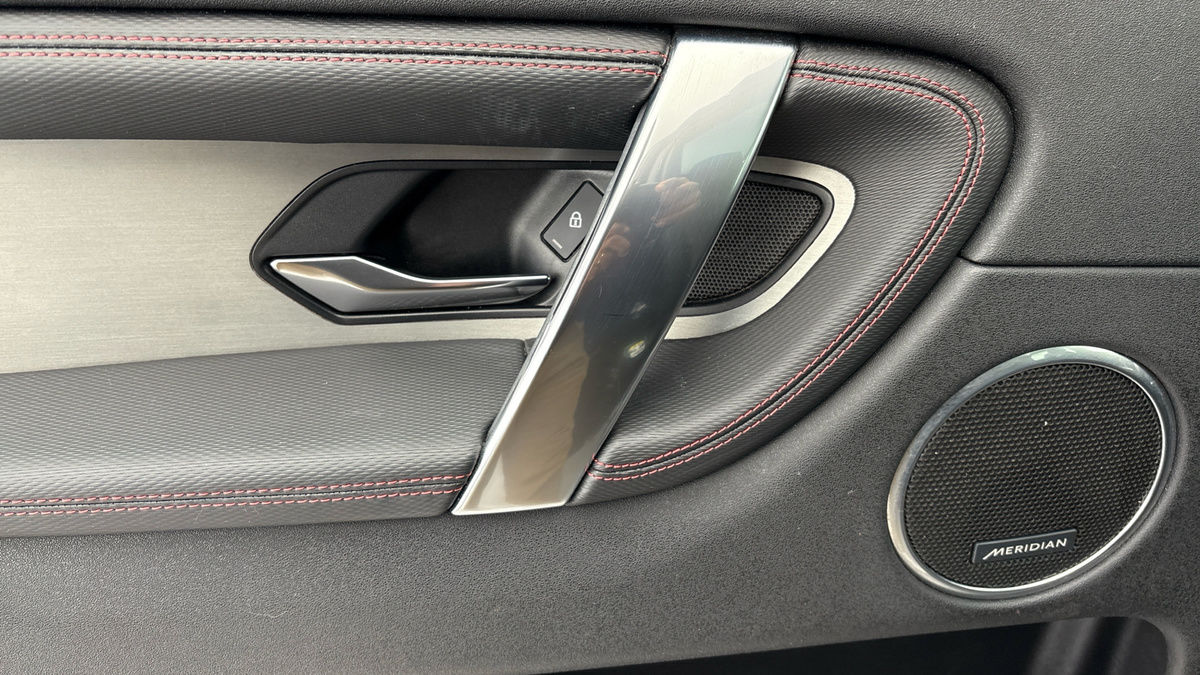 Land Rover Discovery Sport Image 19