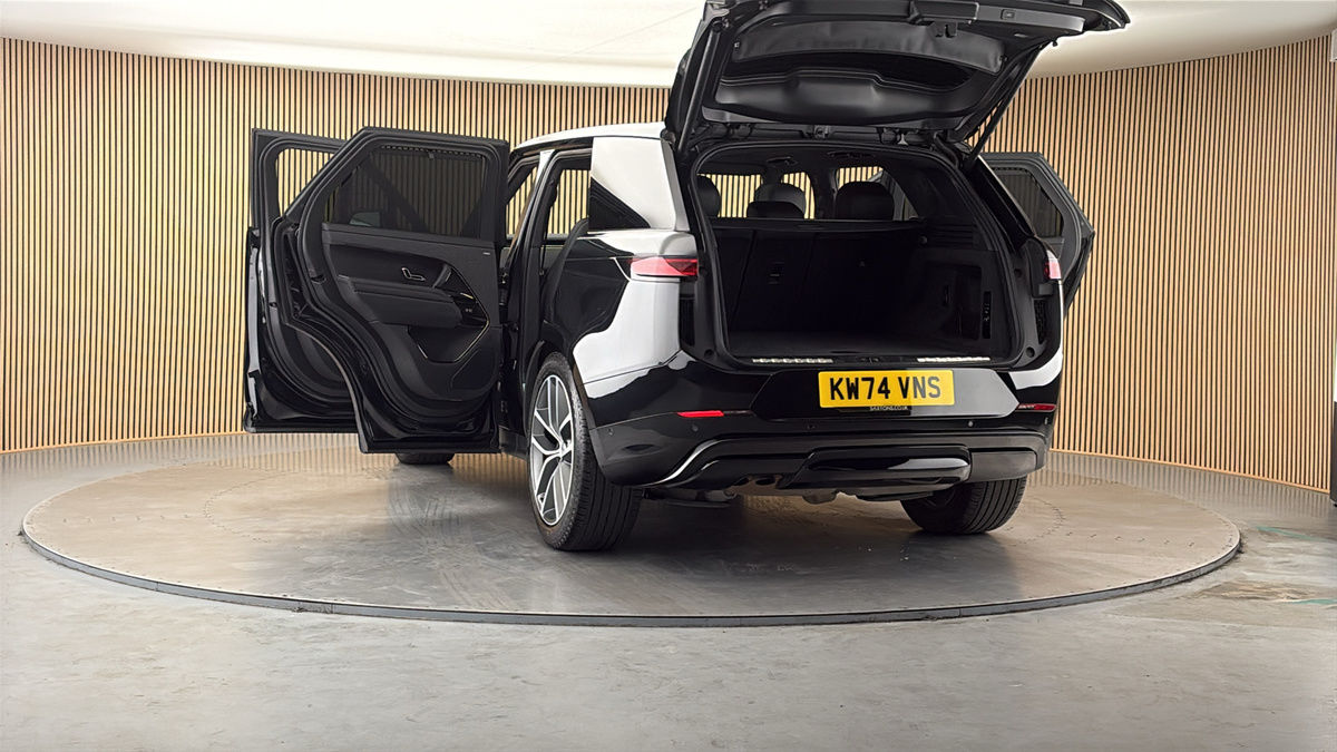 More views of Land Rover Range Rover Sport