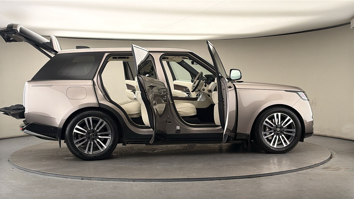 More views of Land Rover Range Rover