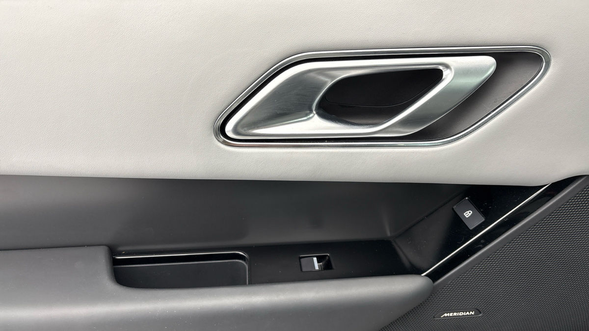 Land Rover Range Rover Velar Image 19
