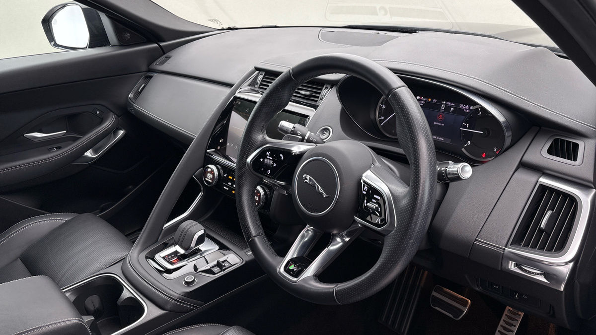 Jaguar E-PACE Image 5