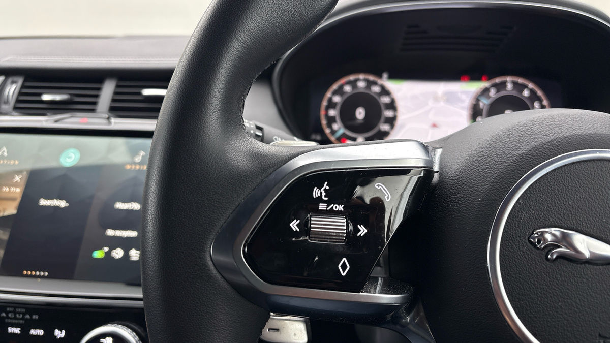 Jaguar E-PACE Image 13