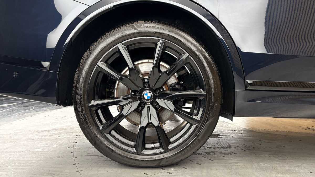 BMW X7 Image 10